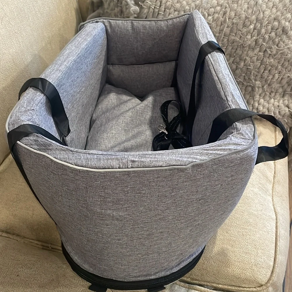 Console Dog / Cat / pet car seat Booster seat NIP